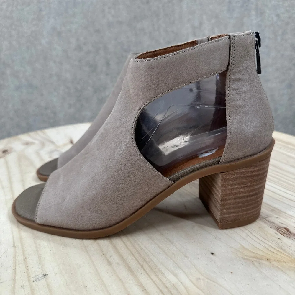 Lucky Brand Tarrinax Booties Women 8M Grey Leather Cutout Open Toe Stacked Heel